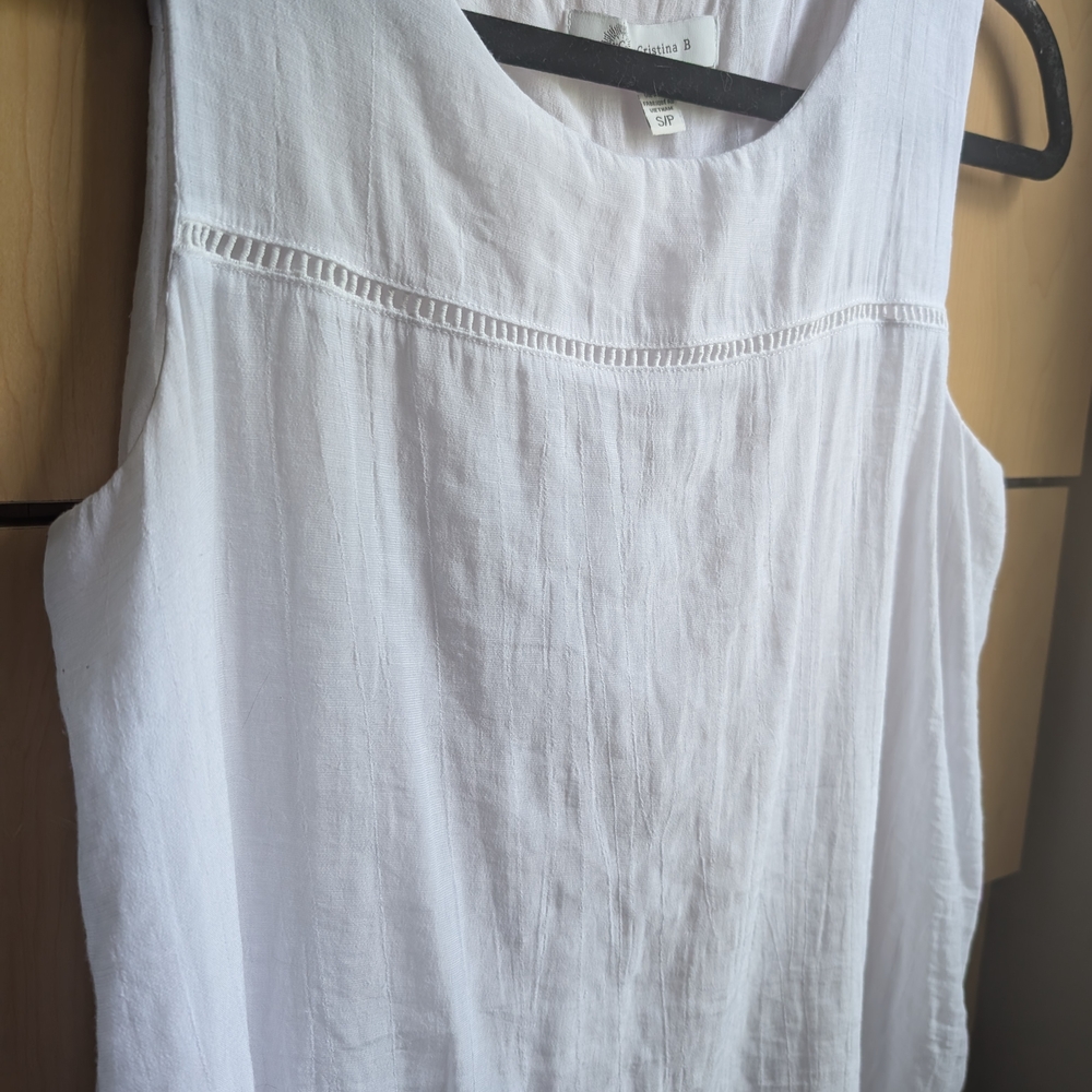 White Sleeveless Blouse - Picture 4 of 5